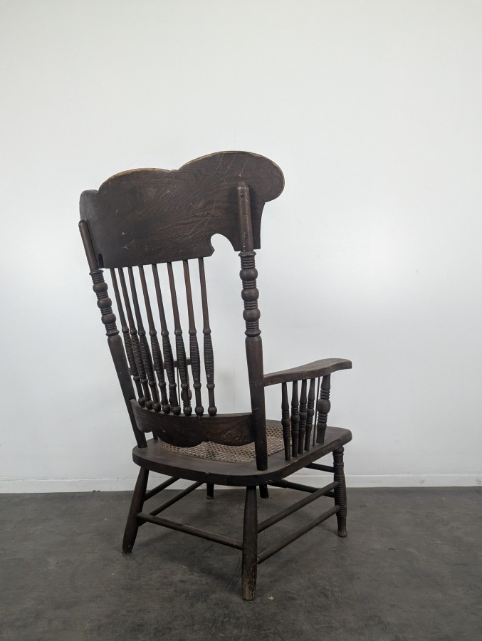Fauteuil américain à barreaux et assise cannée