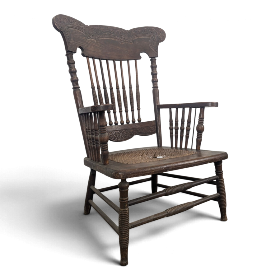 Fauteuil américain à barreaux et assise cannée