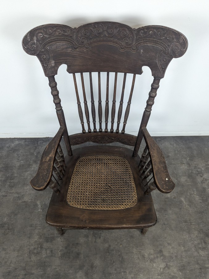 Fauteuil américain à barreaux et assise cannée