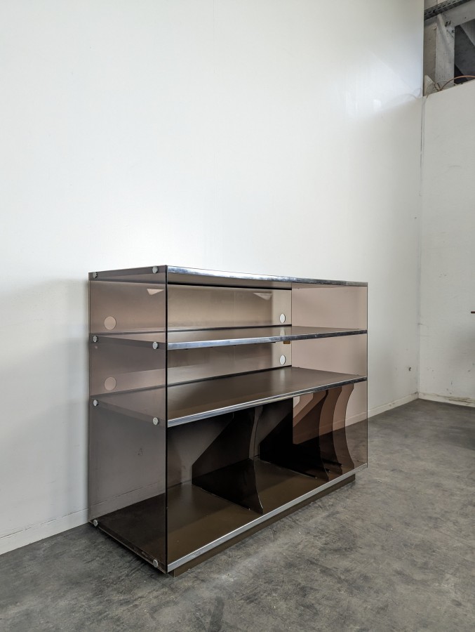 Meuble hi-fi en plexiglas fumé et métal chromé des années 70