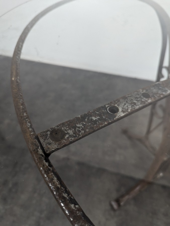 Table de salle à manger ronde en fer forgé et verre