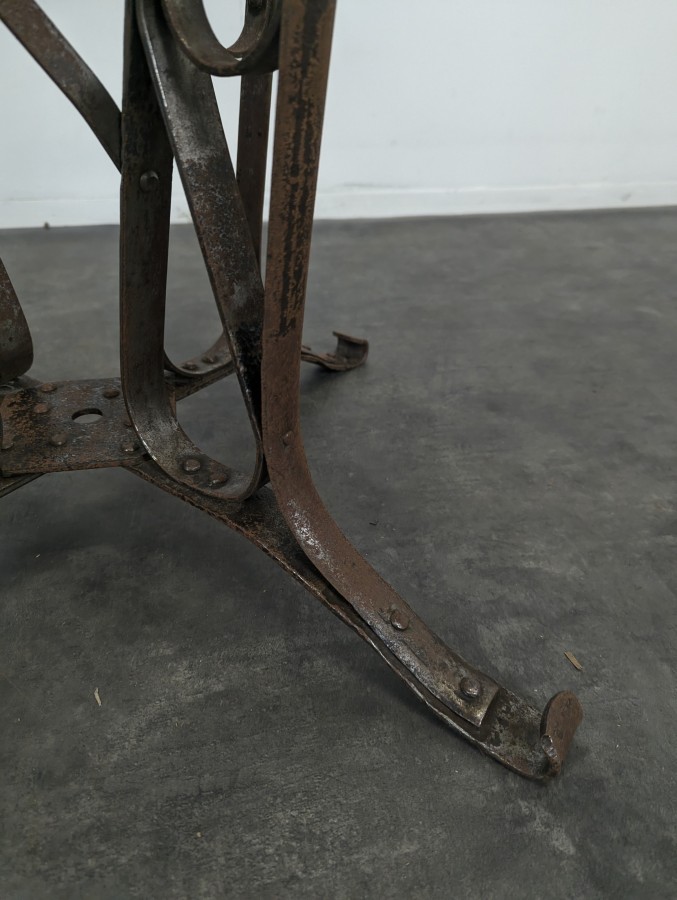 Table de salle à manger ronde en fer forgé et verre