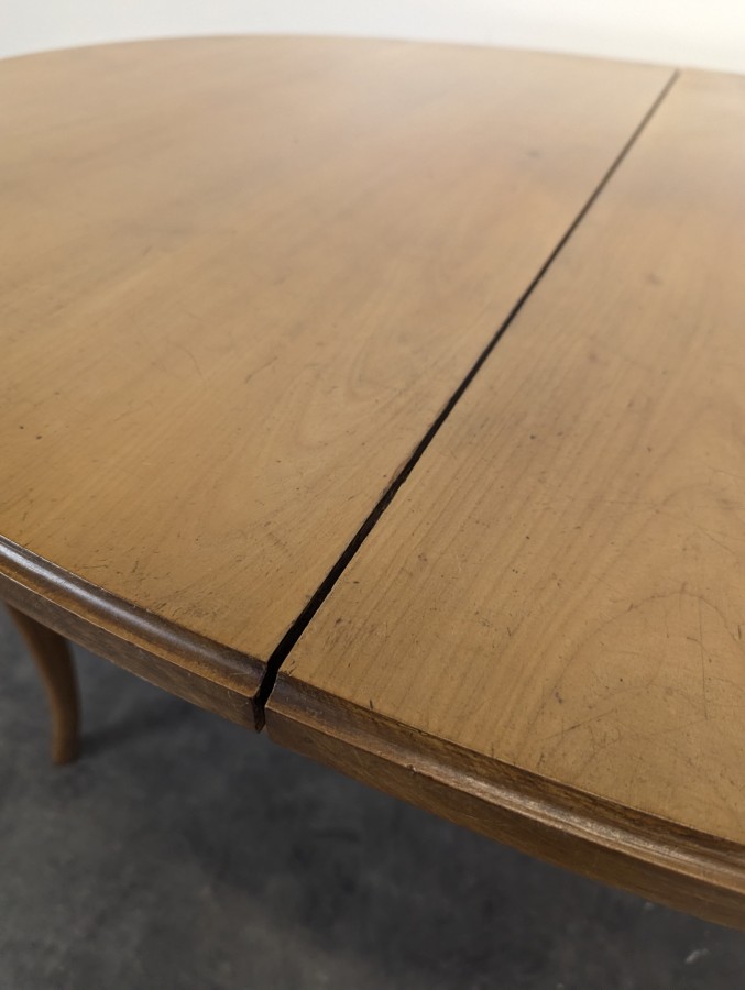 Table ovale de style Directoire en merisier à rallonge