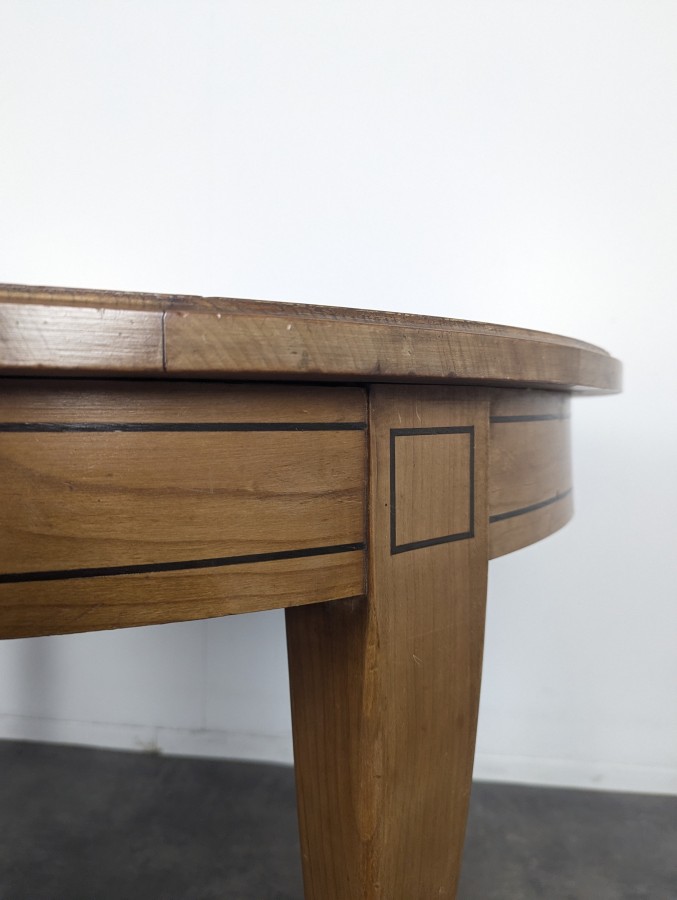 Table ovale de style Directoire en merisier à rallonge