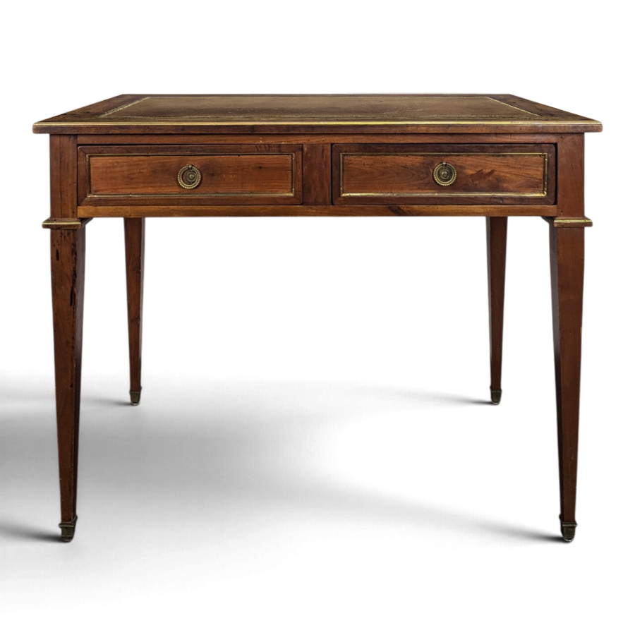 Bureau plat de style Louis XVI en merisier et cuir