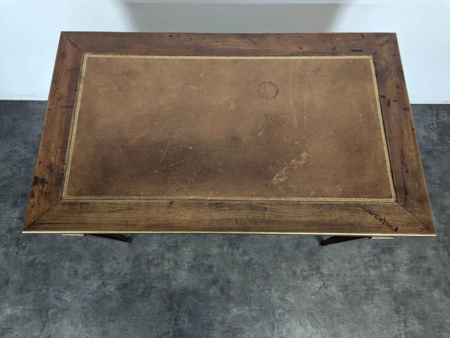 Bureau plat de style Louis XVI en merisier et cuir