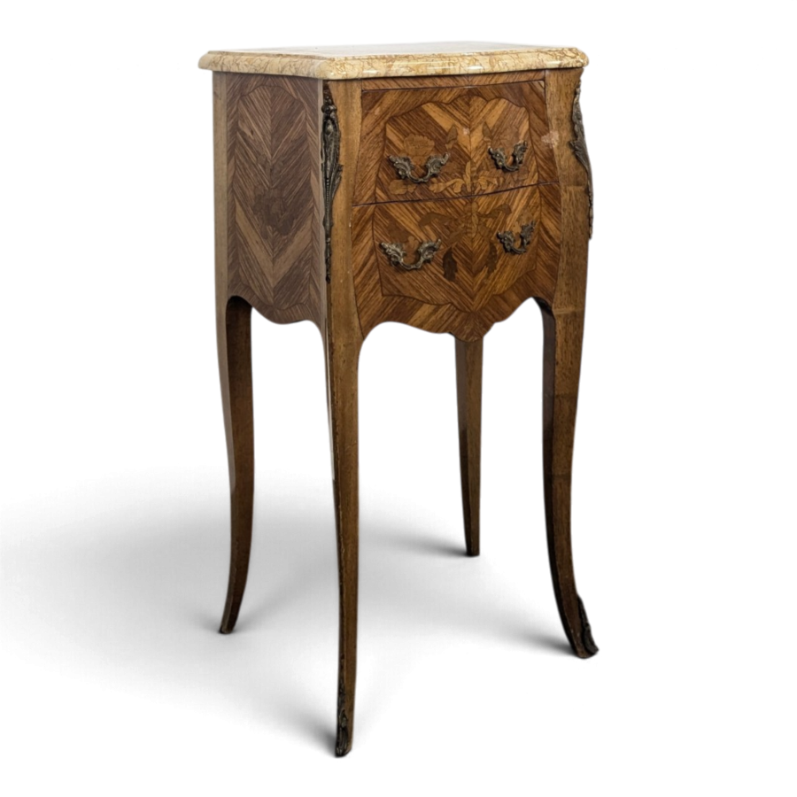 Table de chevet de style Louis XV en marqueterie à dessus de marbre