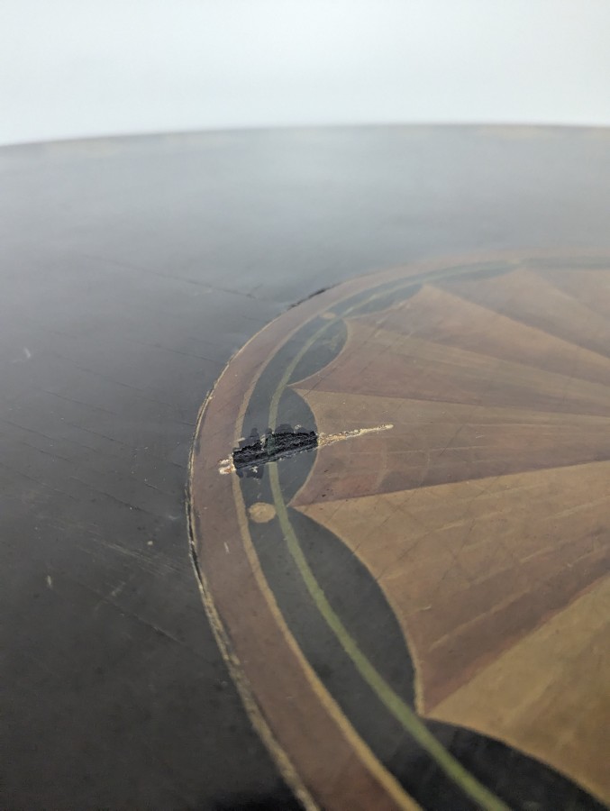 Table de salle à manger ronde de style Regency laquée noire