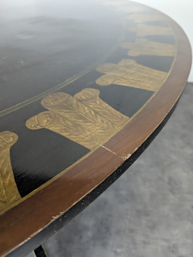 Table de salle à manger ronde de style Regency laquée noire