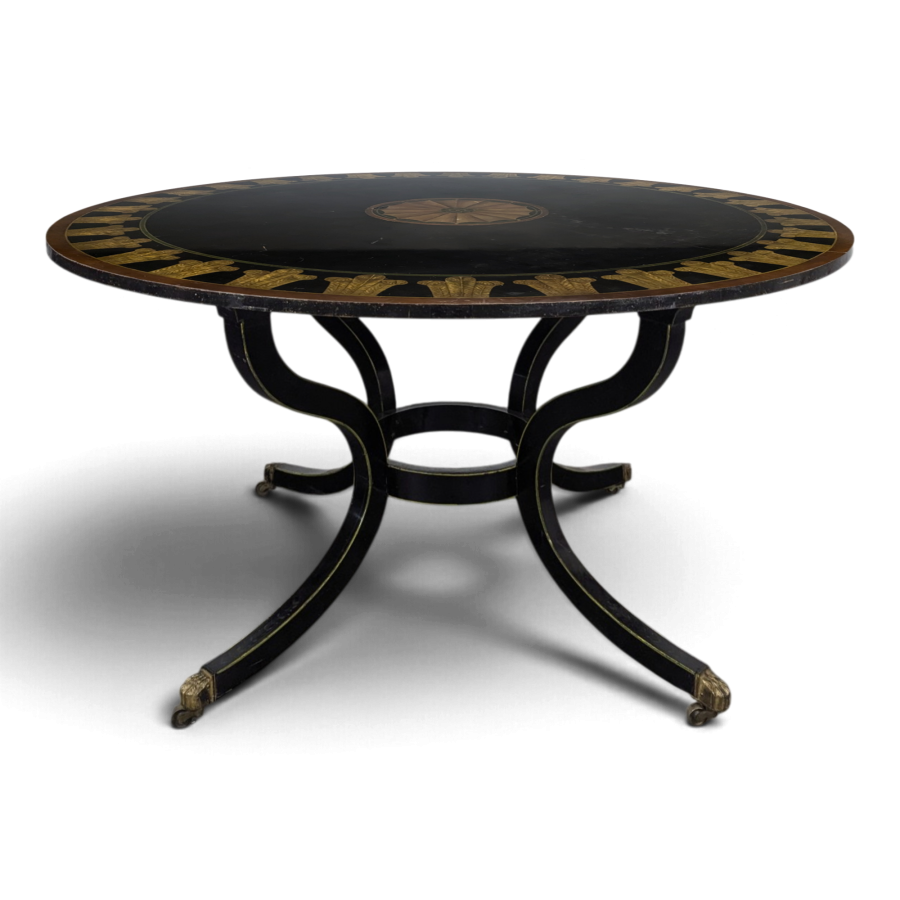 Table de salle à manger ronde de style Regency laquée noire