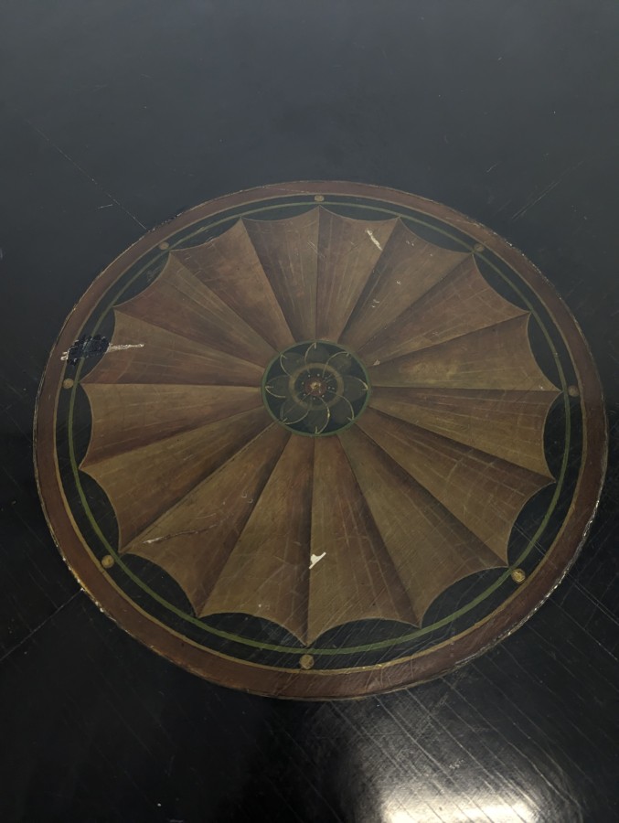 Table de salle à manger ronde de style Regency laquée noire