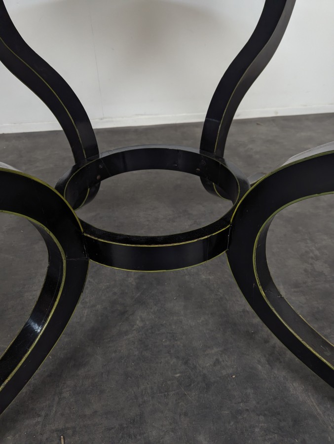 Table de salle à manger ronde de style Regency laquée noire