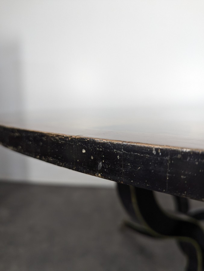 Table de salle à manger ronde de style Regency laquée noire