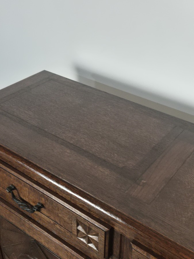 Buffet bas à trois portes en chêne à pointes de diamant