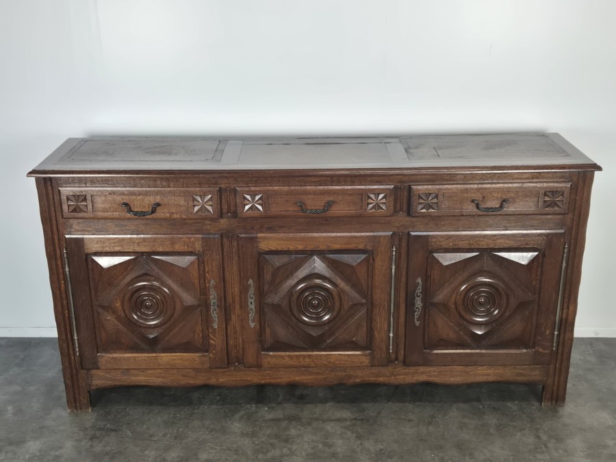 Buffet bas à trois portes en chêne à pointes de diamant