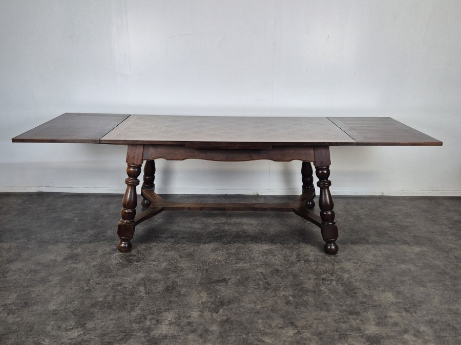 Table de salle à manger en chêne à plateau parqueté et rallonges