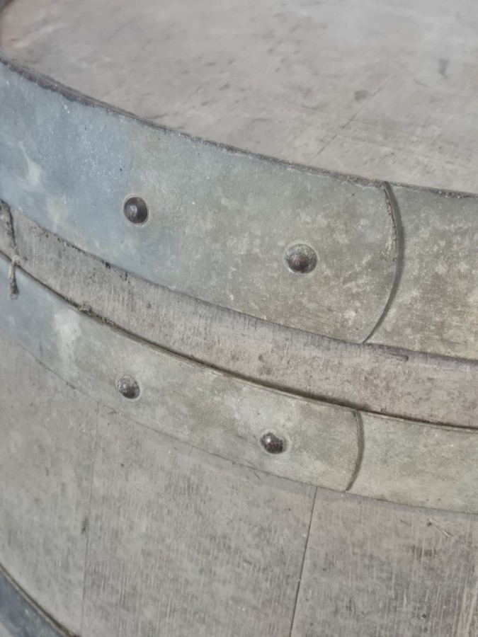 Tonneau ancien en chêne Tonnellerie Taransaud avec robinet