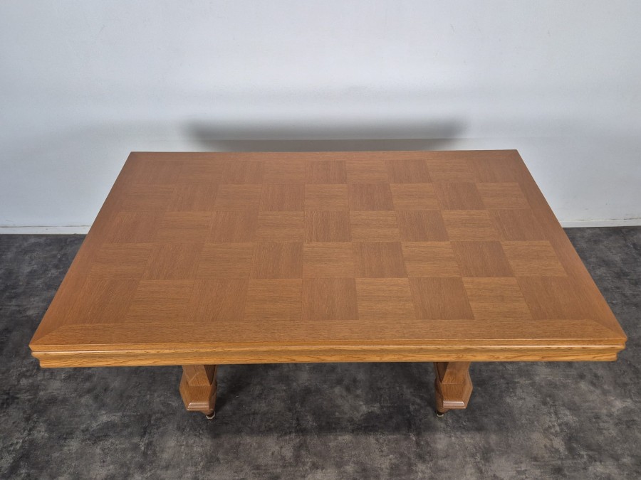 Table de salle à manger en chêne des années 50 à plateau marqueté
