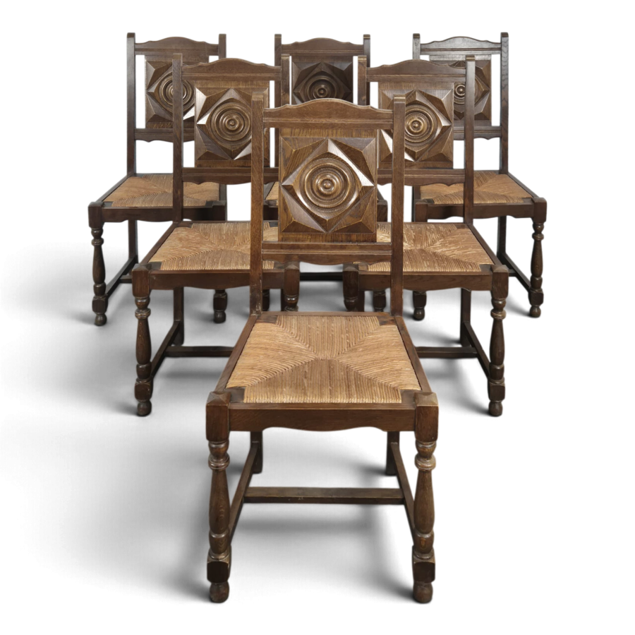 Série de 6 chaises paillées en chêne sculpté