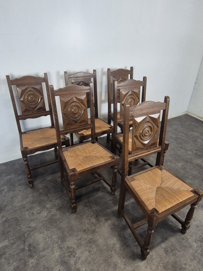 Série de 6 chaises paillées en chêne sculpté