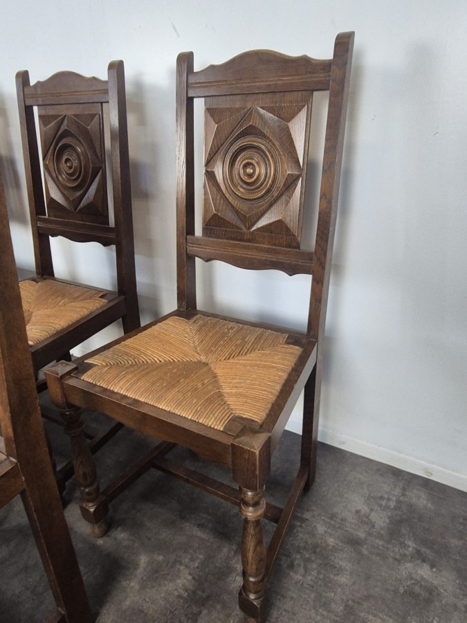Série de 6 chaises paillées en chêne sculpté