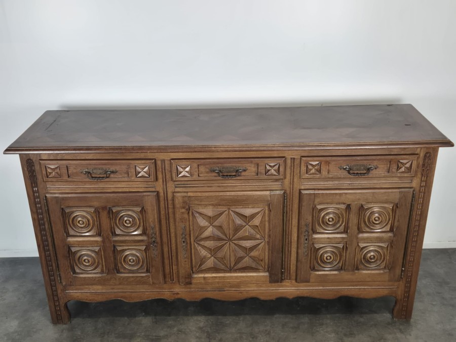Buffet bas à trois portes en chêne à rosaces et étoile