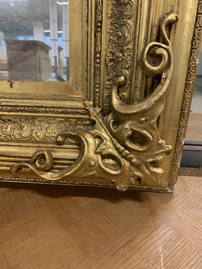 Impressionnant miroir en bois doré