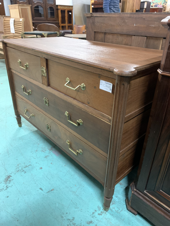 Commode de style Louis XVI