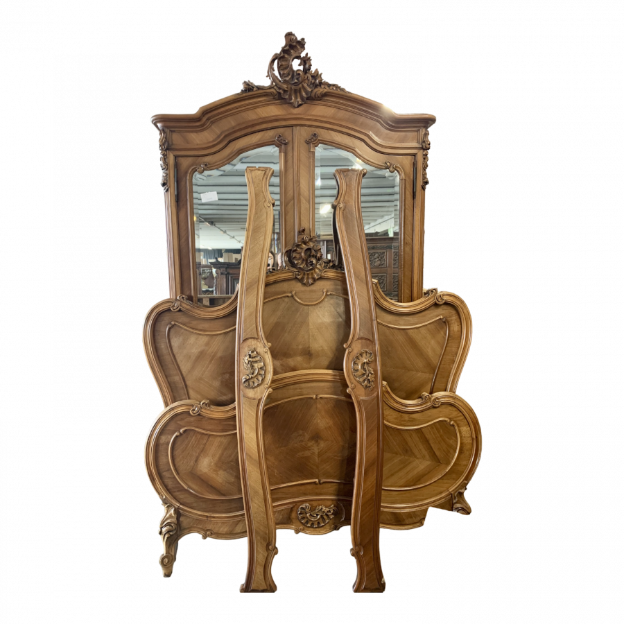 Belle chambrée de style Louis XV en noyer