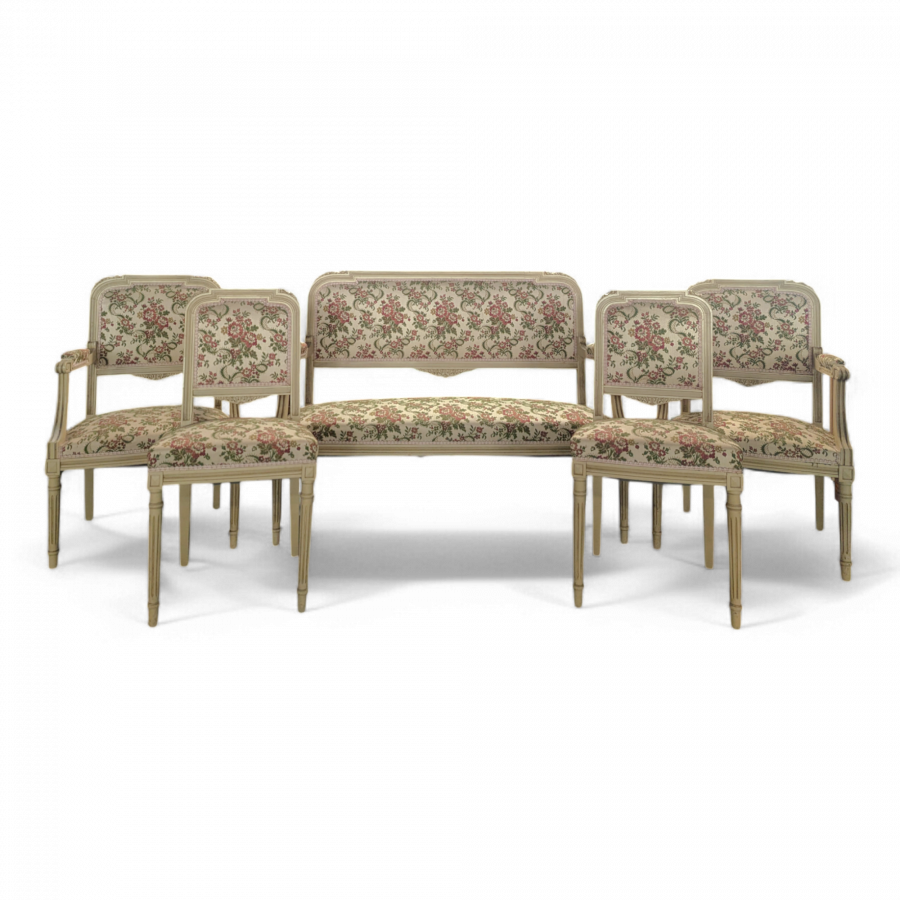 Petit salon rechampi de style Louis XV