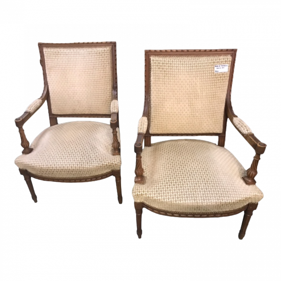 Paire de fauteuils style Louis XVI en noyer