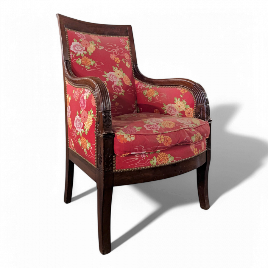 Bergère rouge en noyer