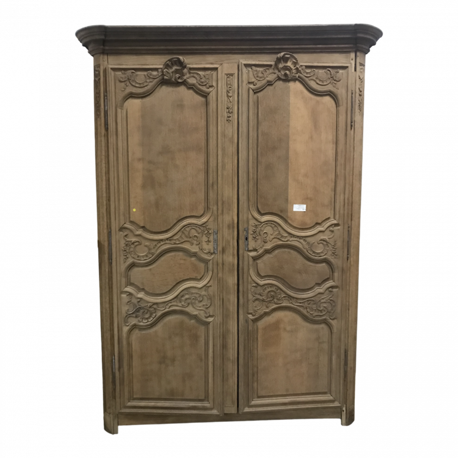 Grande armoire en chêne décapée