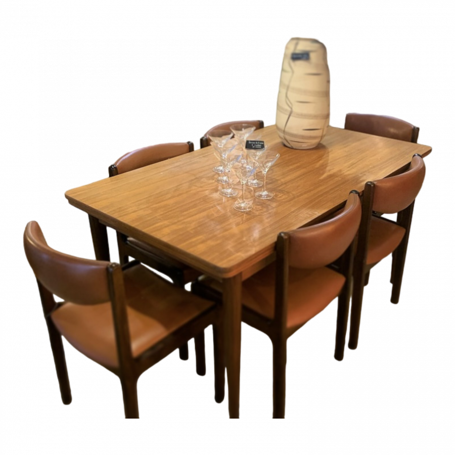 Belle table de salle à manger scandinave