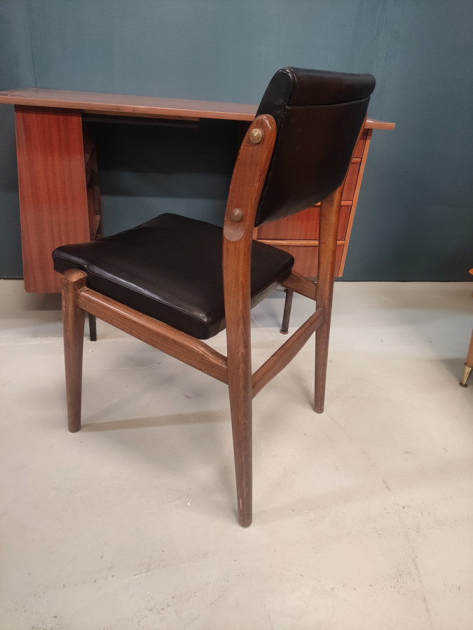 Chaise Vintage scandinave assise et dossier en cuir noir
