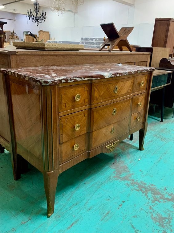Commode de style transition en marqueterie