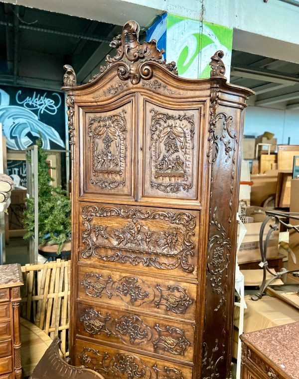 Grande chambrée de style Louis XV en noyer