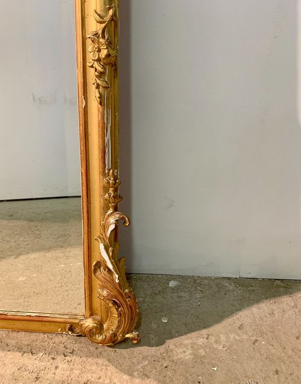 Superbe miroir en stuc et bois doré