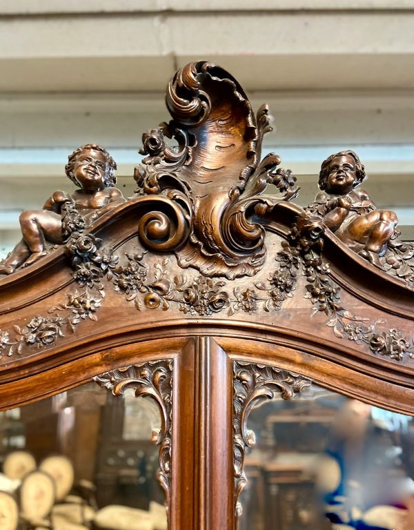 Grande chambrée de style Louis XV en noyer