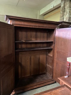 Armoire de château style Louis XIV