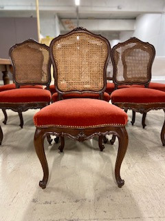 Série de 8 chaises cannées style Louis XV