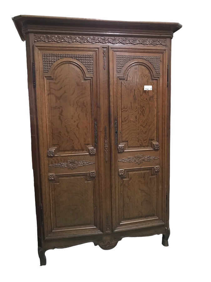 Armoire 2 portes sculptée