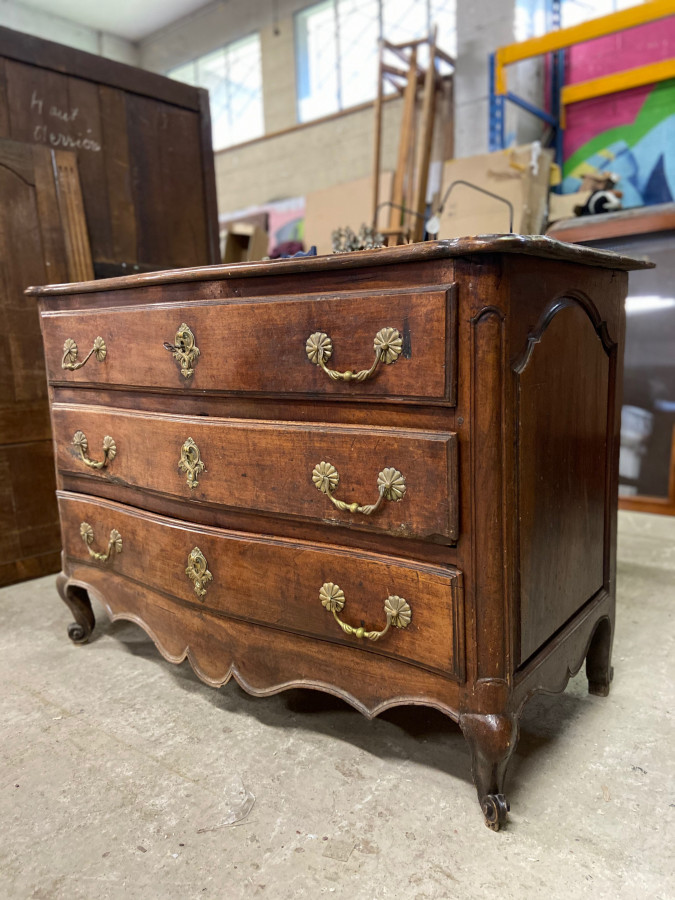 Belle commode Louis XV en noyer