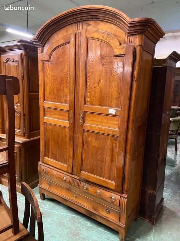 Armoire en merisier massif
