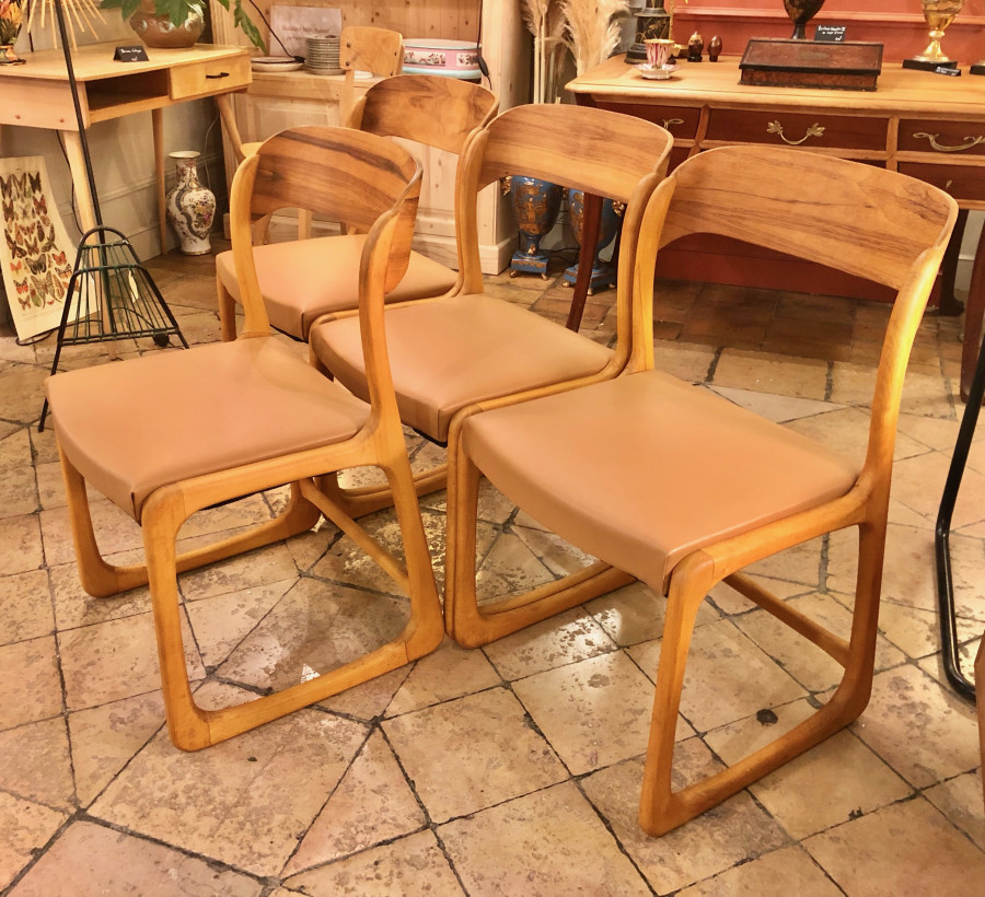 Superbe série de 4 chaises traîneaux design par Baumann