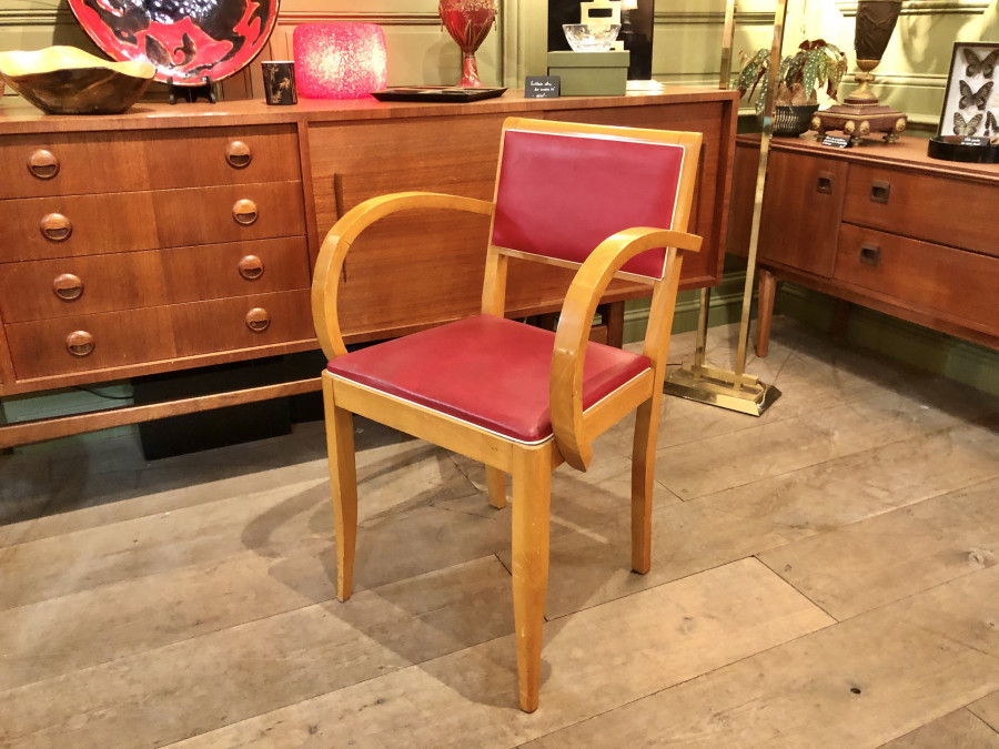 Ravissant fauteuil bridge avec assise et dossier en cuir rouge