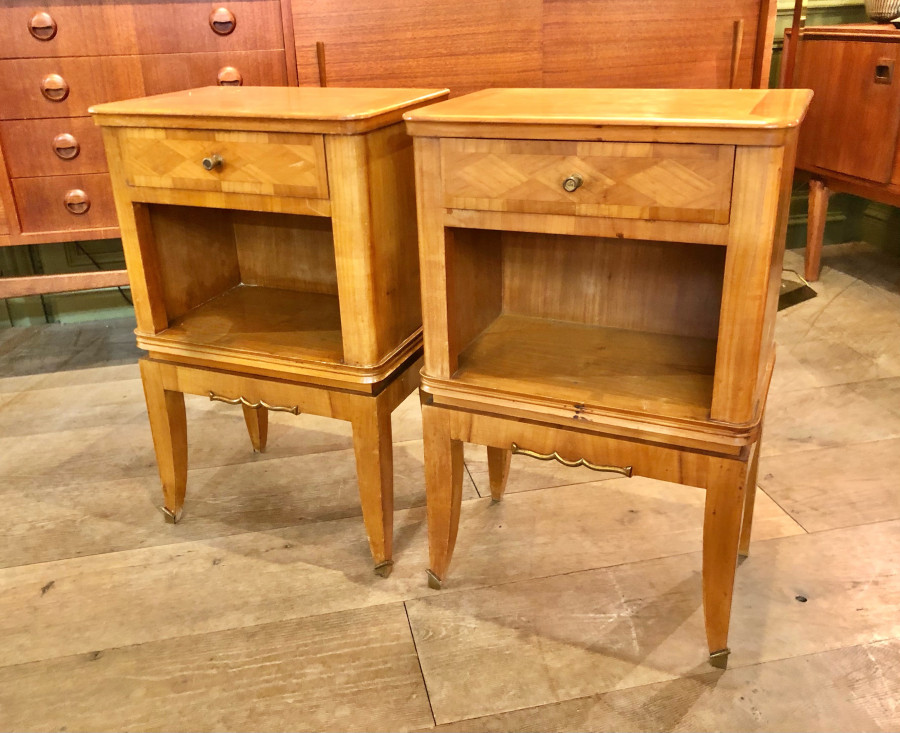 Jolie paire de chevets en bois clair