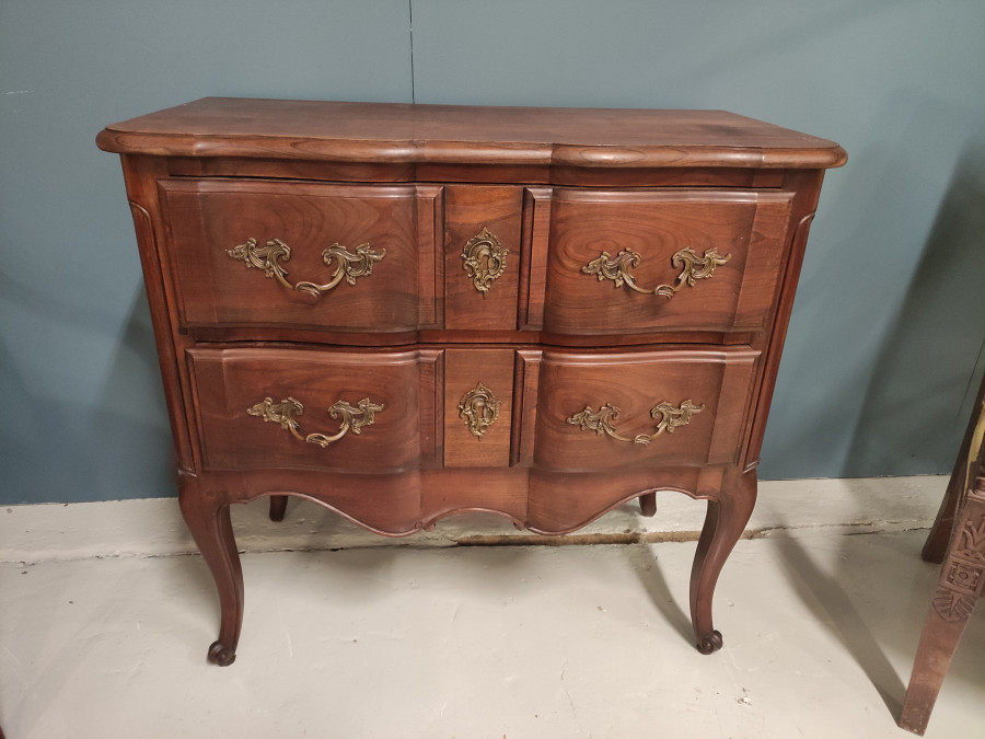 Commode Louis XV arbalète en noyer