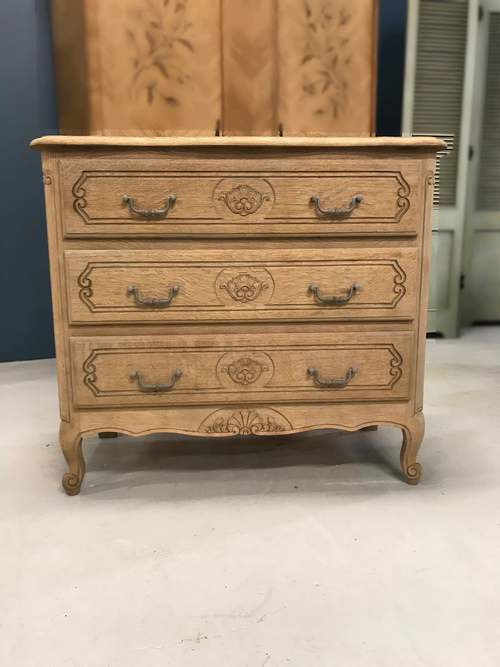 Commode décapée en Chêne