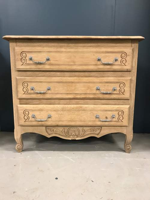 Commode décapée en Chêne